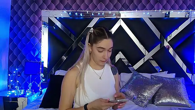 victoriaa lee  online show from 01-05-26, 08:12