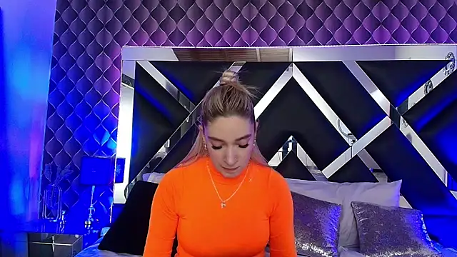 victoriaa lee  online show from 10-27-25, 07:15