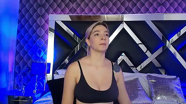 victoriaa lee  online show from 12-01-25, 11:27