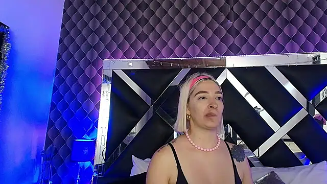 victoriaa lee  online show from 07-25-26, 07:53
