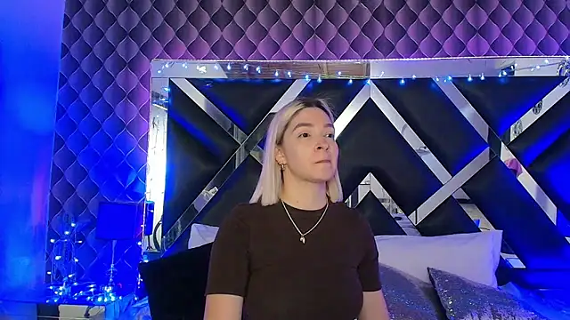 victoriaa lee  online show from 04-10-26, 07:10