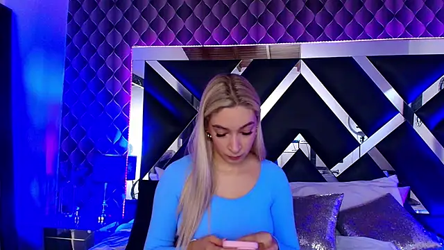 victoriaa lee  online show from 10-12-25, 07:04