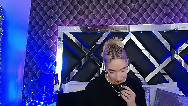 Snapshot of victoriaa_lee_ chatting on 03-02-26, 07:43 victoriaa lee online show from 03-02-26, 07:43