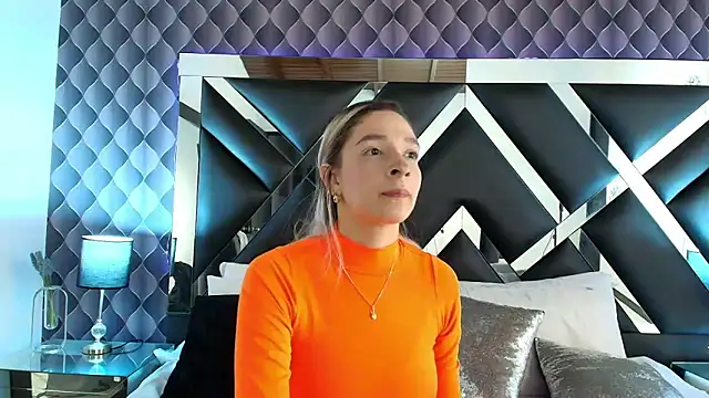 victoriaa lee  online show from 02-19-25, 06:43