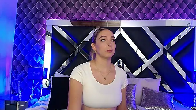 victoriaa lee  online show from 10-24-25, 08:08