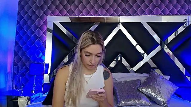 victoriaa lee  online show from 11-19-25, 07:36