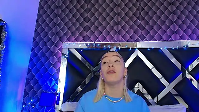 Snapshot of victoriaa_lee_ chatting on 02-26-26, 07:47 victoriaa lee online show from 02-26-26, 07:47