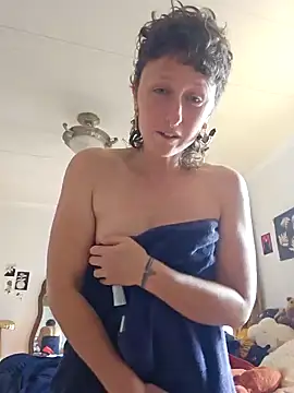 mossy kiss online show from 12-13-24, 05:10