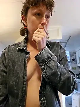 mossy kiss online show from 12-16-24, 03:54