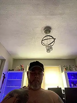 Snapshot of Cristian-Brayan chatting on 04-15-26, 06:23 Cristian-Brayan online show from 04-15-26, 06:23