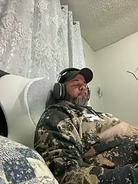 Cristian-Brayan online show from 10-31-25, 12:13