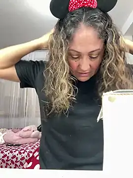 Snapshot of gabiTetas chatting on 10-31-25, 06:04 gabiTetas online show from 10-31-25, 06:04