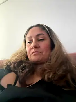 Snapshot of gabiTetas chatting on 10-15-25, 08:06 gabiTetas online show from 10-15-25, 08:06