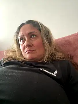 Snapshot of gabiTetas chatting on 10-19-25, 08:33 gabiTetas online show from 10-19-25, 08:33