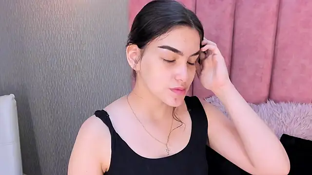 Alexa Thaylor  online show from 10-24-25, 03:11