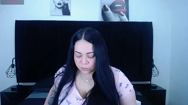 Snapshot of valentina_fox01 chatting on 02-05-26, 10:27 valentina fox01 online show from 02-05-26, 10:27