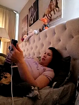 Snapshot of ROXOLANAA_SEXY chatting on 04-28-26, 04:06 ROXOLANAA SEXY online show from 04-28-26, 04:06