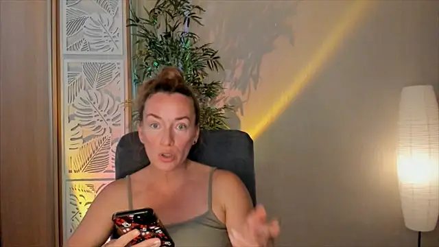 Snapshot of RebeccaMartinez chatting on 07-14-26, 12:00 RebeccaMartinez online show from 07-14-26, 12:00