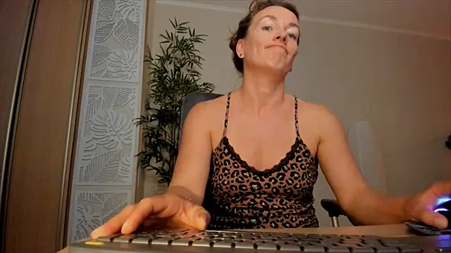 Snapshot of RebeccaMartinez chatting on 07-06-26, 03:03 RebeccaMartinez online show from 07-06-26, 03:03