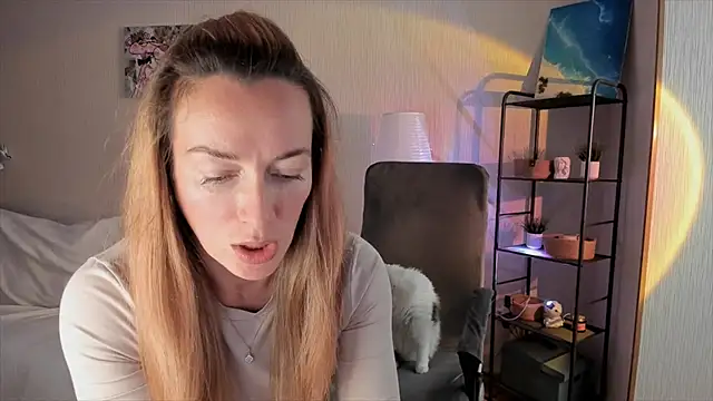 RebeccaMartinez online show from 09-30-25, 10:32