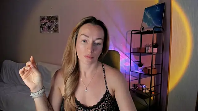 RebeccaMartinez online show from 10-11-25, 10:49