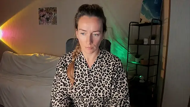 RebeccaMartinez online show from 10-24-25, 09:30