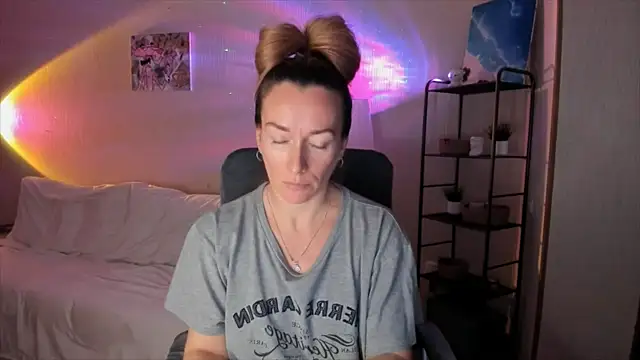 RebeccaMartinez online show from 11-08-25, 10:52