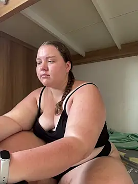 Snapshot of Comprom1se chatting on 06-19-26, 08:31 Comprom1se online show from 06-19-26, 08:31