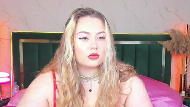 Snapshot of rosal1a chatting on 07-14-26, 06:25 rosal1a online show from 07-14-26, 06:25