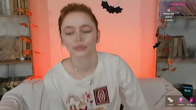 Snapshot of Phoenix_Margo chatting on 10-26-25, 03:29 Phoenix Margo online show from 10-26-25, 03:29