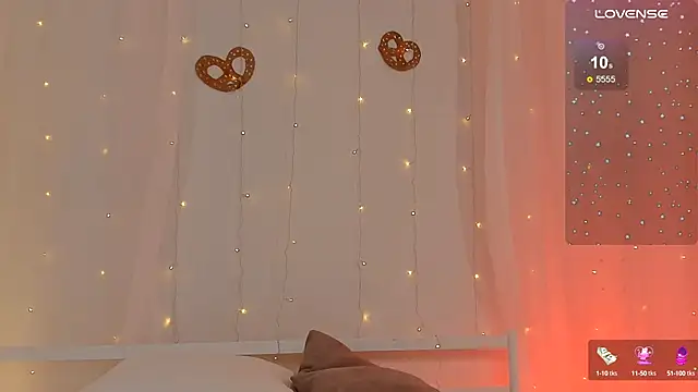 Snapshot of Phoenix_Margo chatting on 09-22-25, 04:07 Phoenix Margo online show from 09-22-25, 04:07