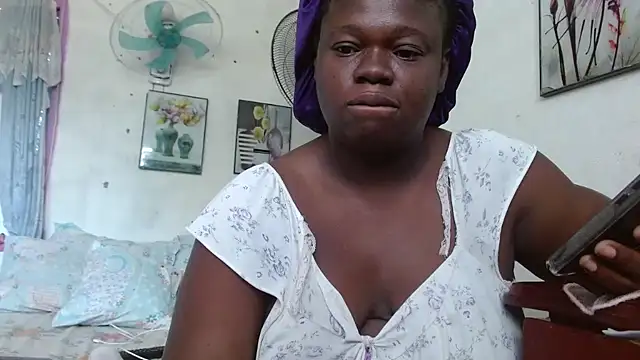 Snapshot of SherBunnyBoo87 chatting on 03-06-25, 04:28 SherBunnyBoo87 online show from 03-06-25, 04:28