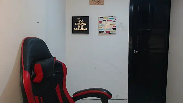 Liamiler01  online show from 10-22-25, 12:37