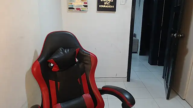 Snapshot of Liamiler01_ chatting on 02-18-26, 10:44 Liamiler01 online show from 02-18-26, 10:44