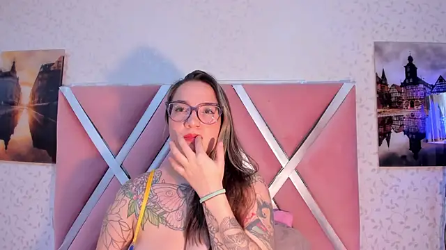 Snapshot of DEVA_BLUE_ chatting on 05-19-26, 01:43 DEVA BLUE online show from 05-19-26, 01:43