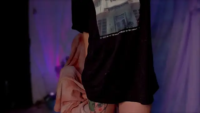 Snapshot of _lh_ chatting on 12-10-24, 11:11  lh  online show from 12-10-24, 11:11