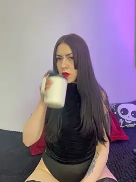 Amy Aloqua online show from 10-29-25, 03:22