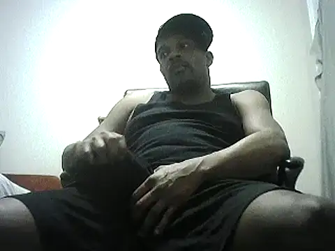 Snapshot of ThugDick79 chatting on 12-20-24, 07:39 ThugDick79 online show from 12-20-24, 07:39