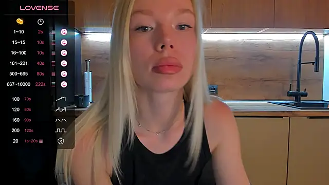 Snapshot of Olivia_Bells chatting on 05-10-26, 09:16 Olivia Bells online show from 05-10-26, 09:16