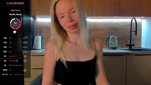 Snapshot of Olivia_Bells chatting on 06-14-26, 09:05 Olivia Bells online show from 06-14-26, 09:05