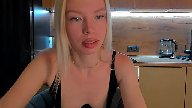 Snapshot of Olivia_Bells chatting on 05-08-26, 09:18 Olivia Bells online show from 05-08-26, 09:18