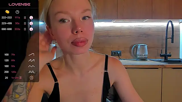 Snapshot of Olivia_Bells chatting on 05-21-26, 09:45 Olivia Bells online show from 05-21-26, 09:45