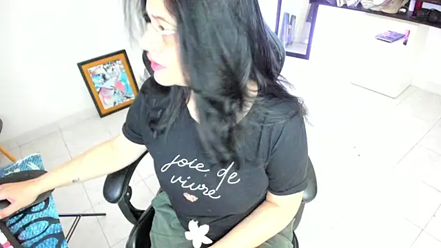 BellaFlaming online show from 04-18-26, 10:50