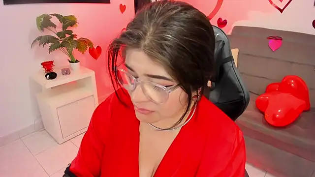 Snapshot of BellaFlaming chatting on 02-14-25, 06:40 BellaFlaming online show from 02-14-25, 06:40