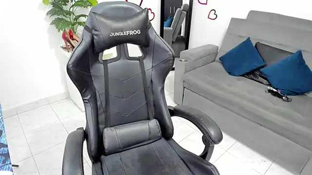 Snapshot of BellaFlaming chatting on 03-08-25, 11:16 BellaFlaming online show from 03-08-25, 11:16