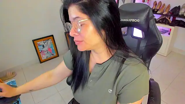 BellaFlaming online show from 04-05-26, 11:06