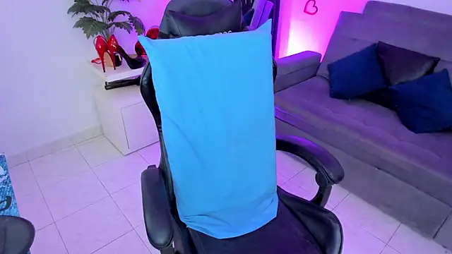 Snapshot of BellaFlaming chatting on 03-21-25, 01:45 BellaFlaming online show from 03-21-25, 01:45