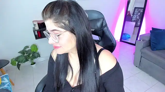 Snapshot of BellaFlaming chatting on 09-19-25, 11:03 BellaFlaming online show from 09-19-25, 11:03