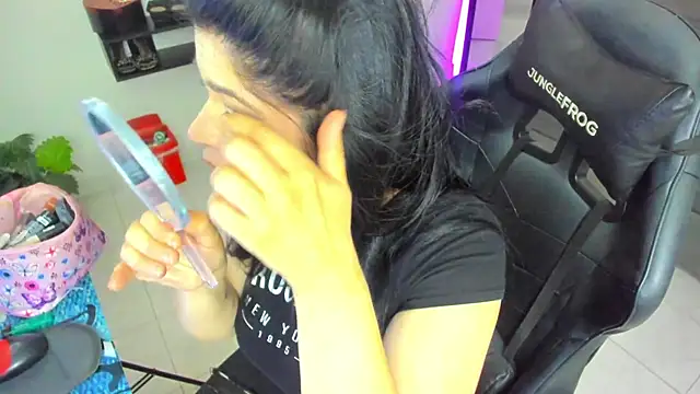 BellaFlaming online show from 11-26-25, 11:21