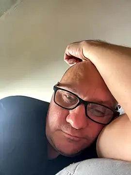 Snapshot of vanjbi45 chatting on 10-04-25, 02:18 vanjbi45 online show from 10-04-25, 02:18